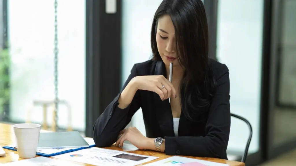 Businesswoman Thinking Idea To Solve Business Problem 1024x577