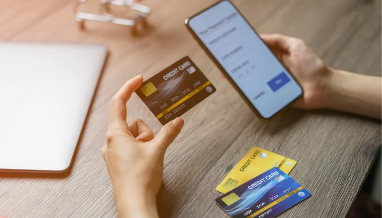 Using Smartphone And Credit Card For Online Transaction